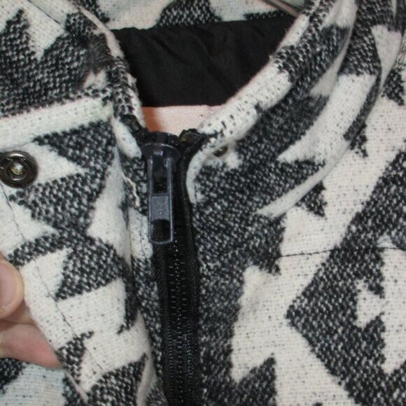 Anthropologie Skies Are Blue Aztec Print Puffer Vest Size XS Geometric Cabincore - Picture 10 of 16